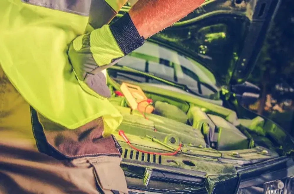 Road assistance mechanic providing emergency help